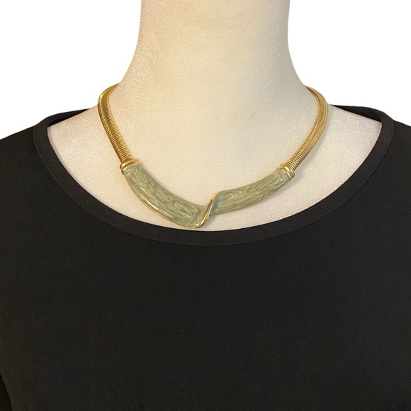 Vintage Gold-Tone Omega Chain with Marbled Green Enamel Pendant Collar Necklace - Picture 6 of 10